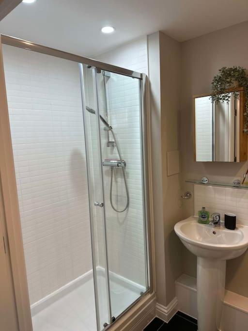 Cute Apartment Next To Colindale Station Edgware Bagian luar foto