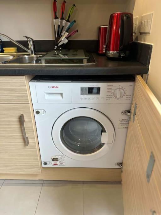 Cute Apartment Next To Colindale Station Edgware Bagian luar foto
