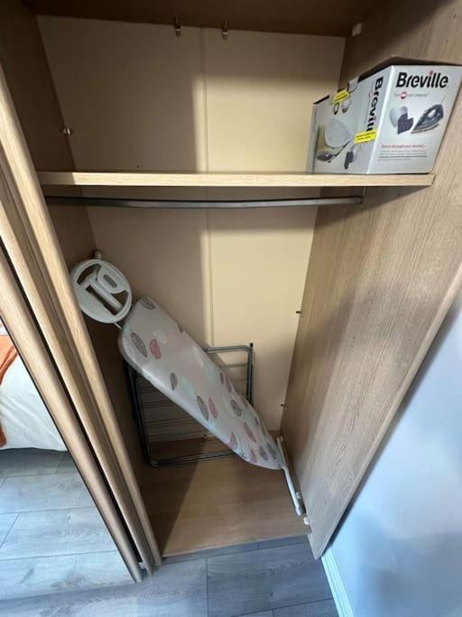 Cute Apartment Next To Colindale Station Edgware Bagian luar foto