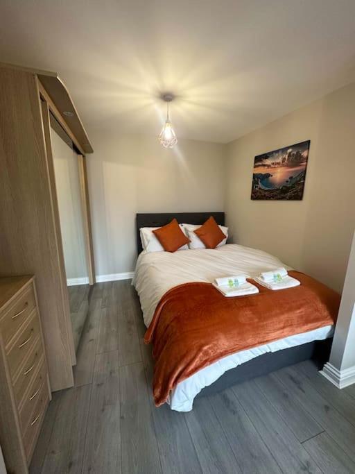 Cute Apartment Next To Colindale Station Edgware Bagian luar foto