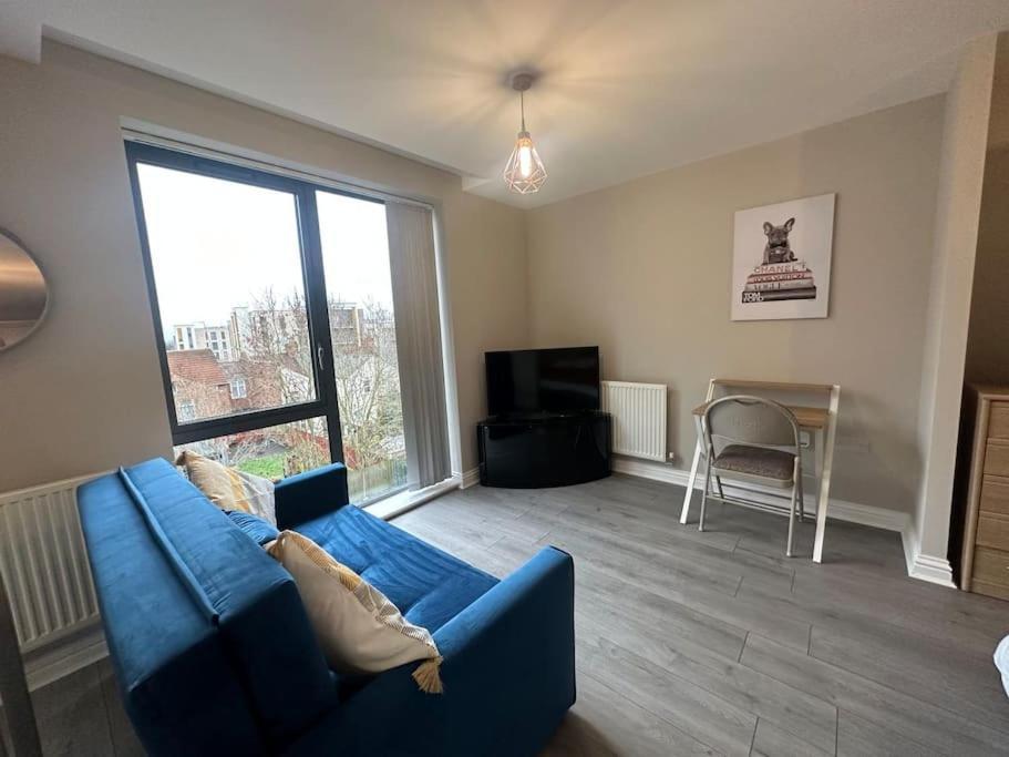 Cute Apartment Next To Colindale Station Edgware Bagian luar foto